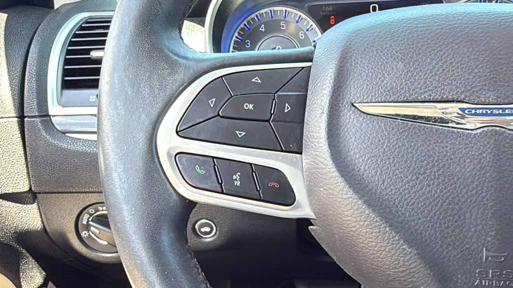 Used 2018 Chrysler 300 Touring L RWD image 31