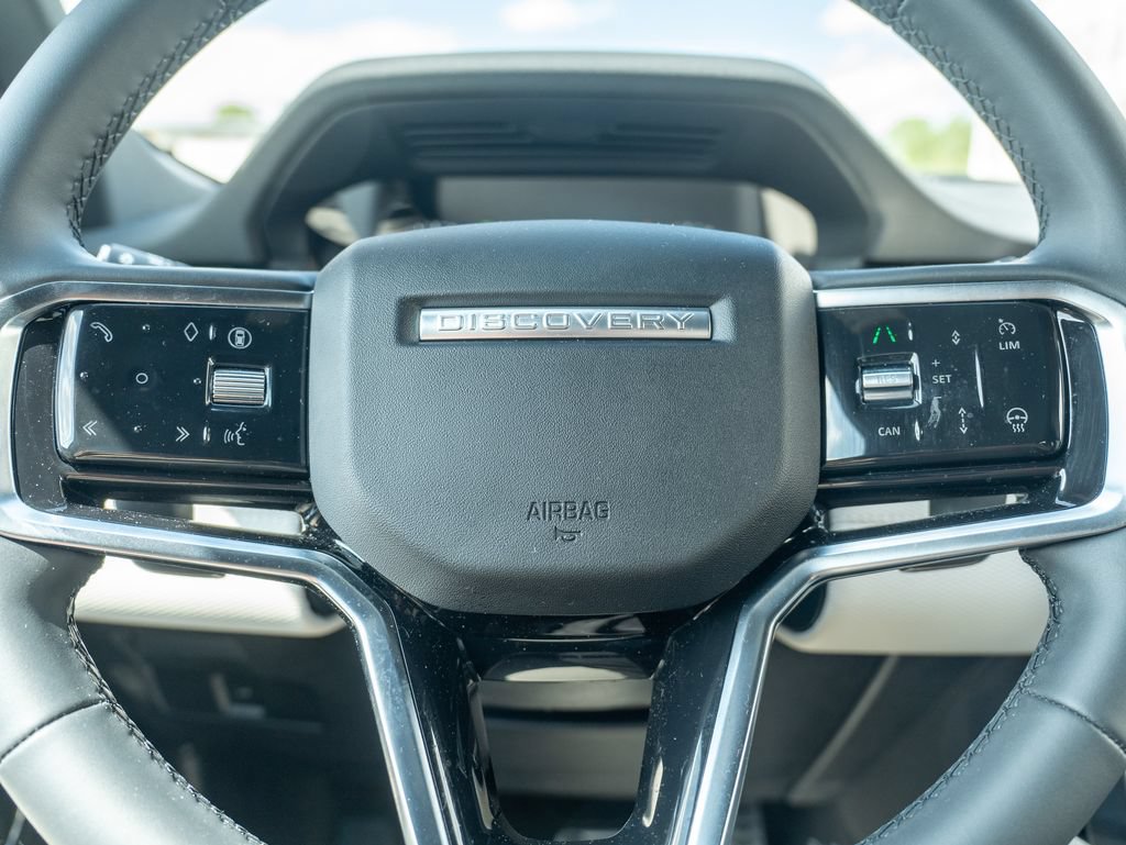 Certified 2025 Land Rover Discovery Sport Dynamic SE AWD/4WD image 15