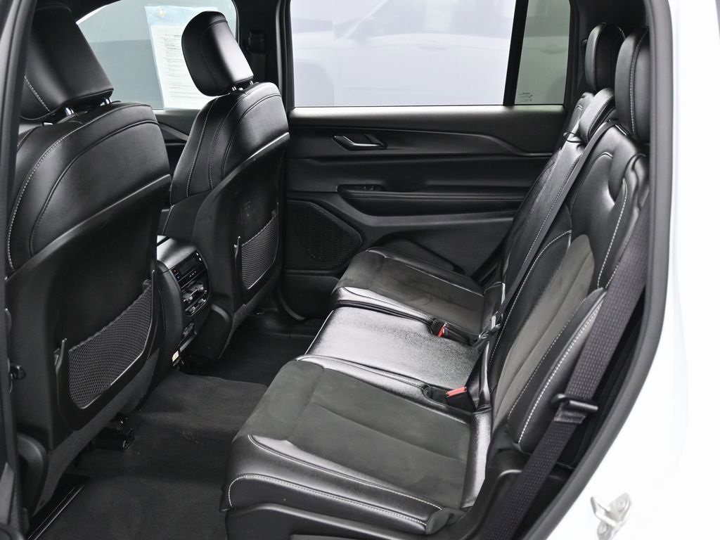 Used 2024 Jeep Grand Cherokee L Laredo image 35
