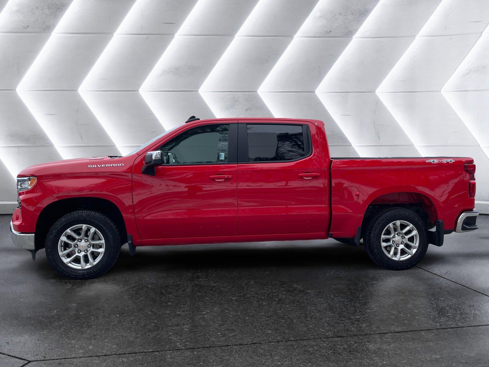 Used 2024 Chevrolet Silverado 1500 LT image 3