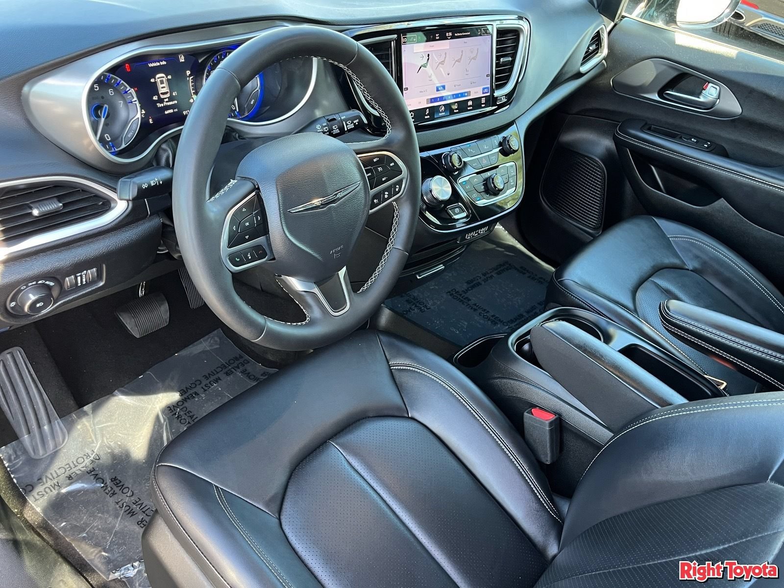 Used 2025 Chrysler Pacifica Select FWD image 19