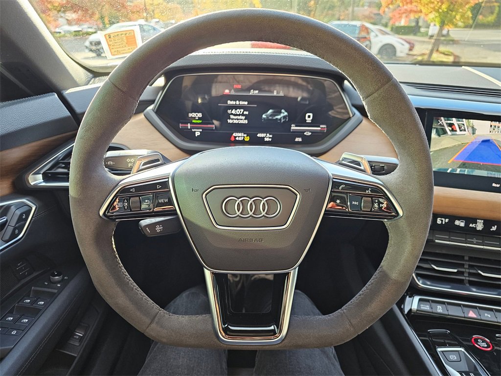 Used 2022 Audi e-tron GT Premium Plus image 25