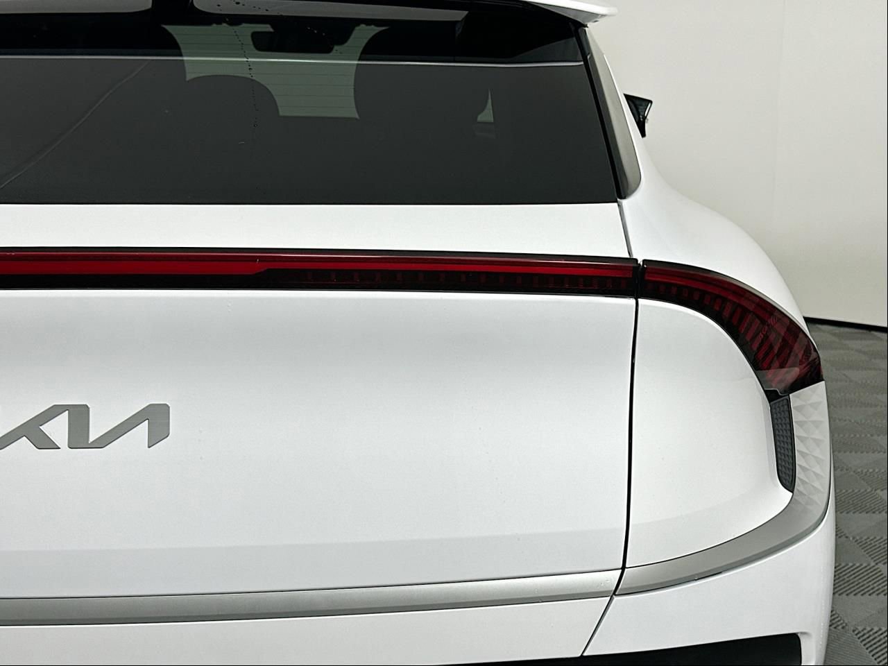 Used 2025 Kia EV6 Light w/ Light LR Technology Package RWD image 24