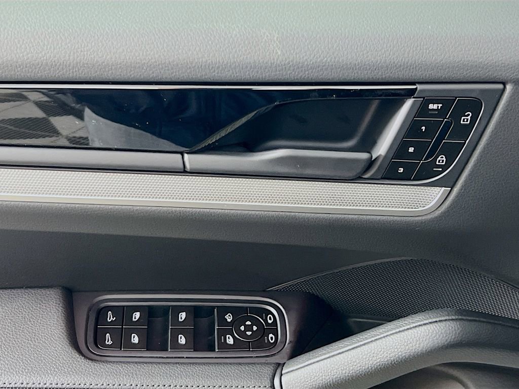 New 2026 Porsche Cayenne image 20