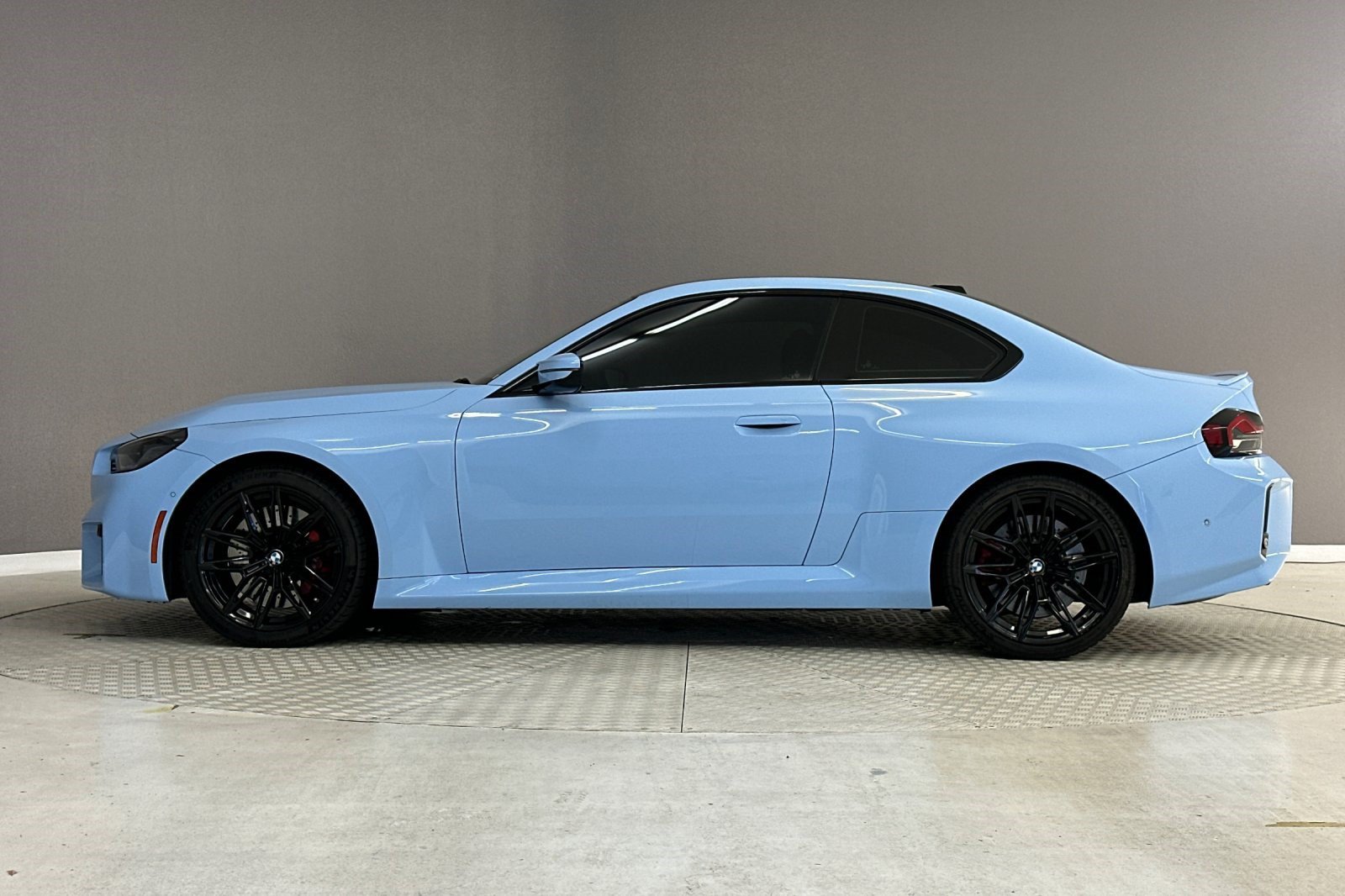 Used 2023 BMW M2 w/ Lighting Package RWD image 2