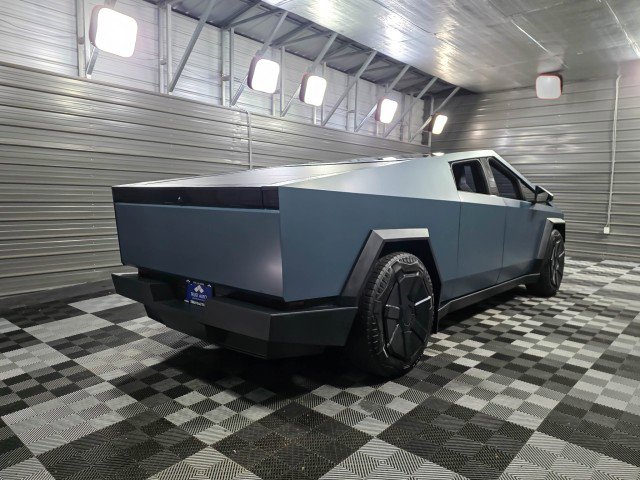 Used 2024 Tesla Cybertruck AWD Crew Cab image 5