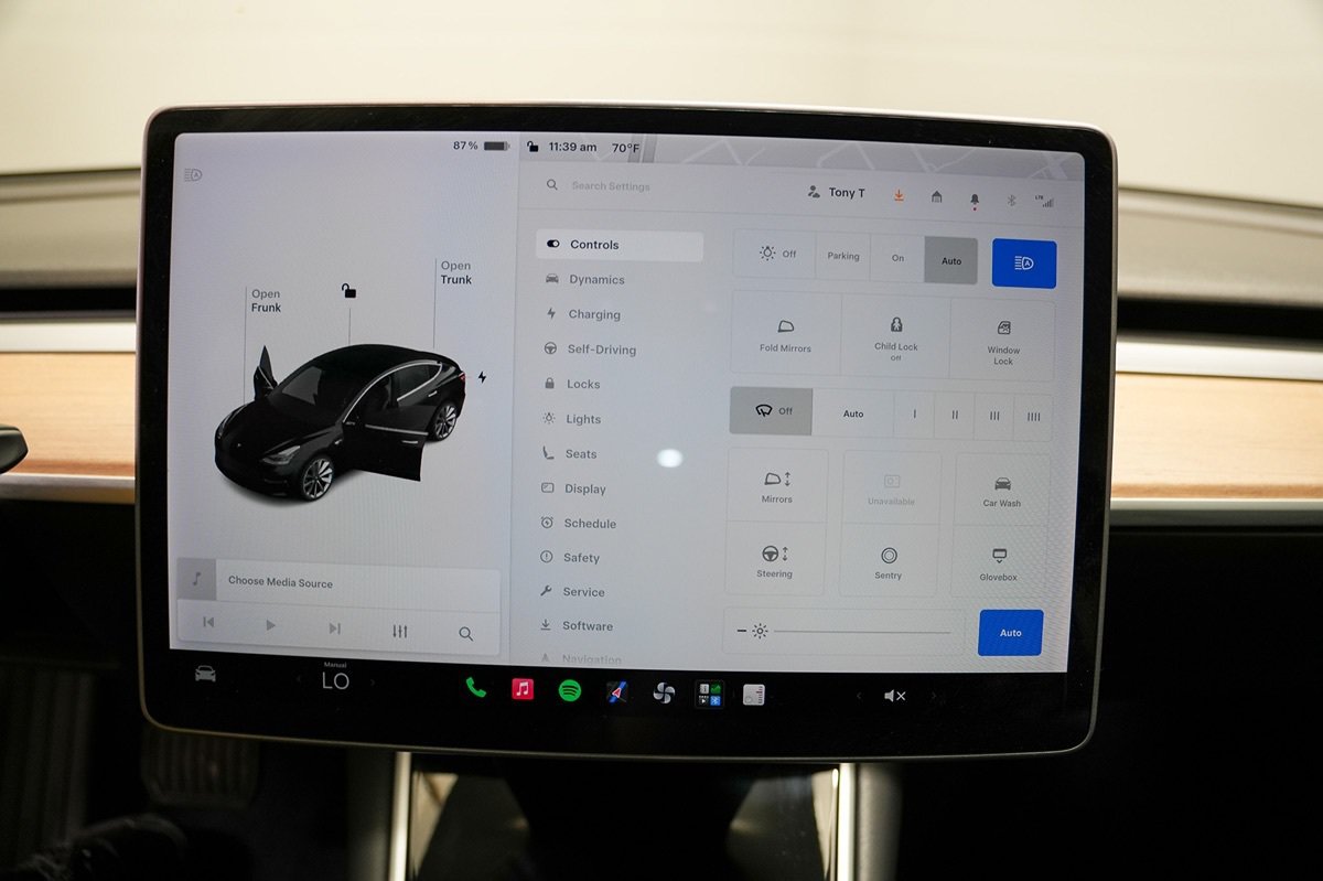 Used 2018 Tesla Model 3 Long Range RWD image 10