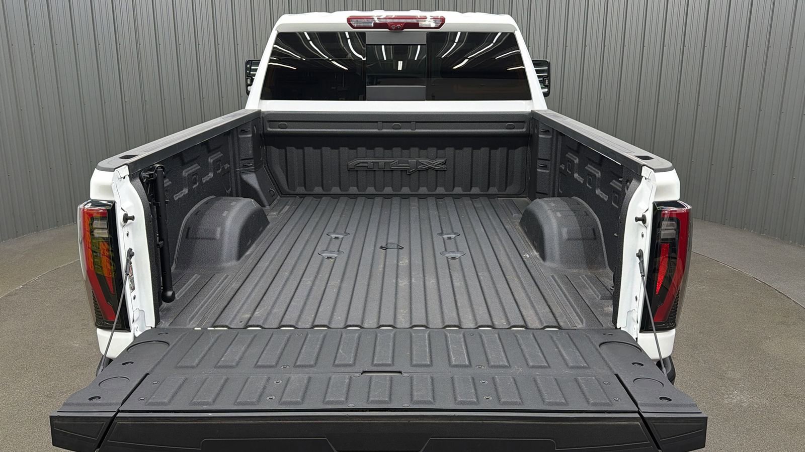 Used 2024 GMC Sierra 2500 AT4X image 17