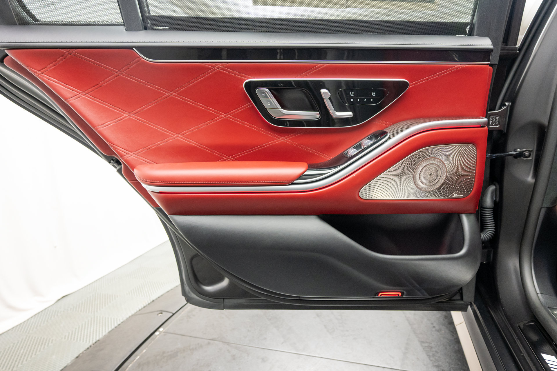 Used 2024 Mercedes-Benz S 63 AMG S w/ AMG Night Package image 21