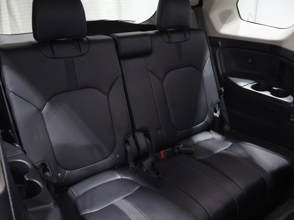 Used 2024 Honda Pilot Touring image 23