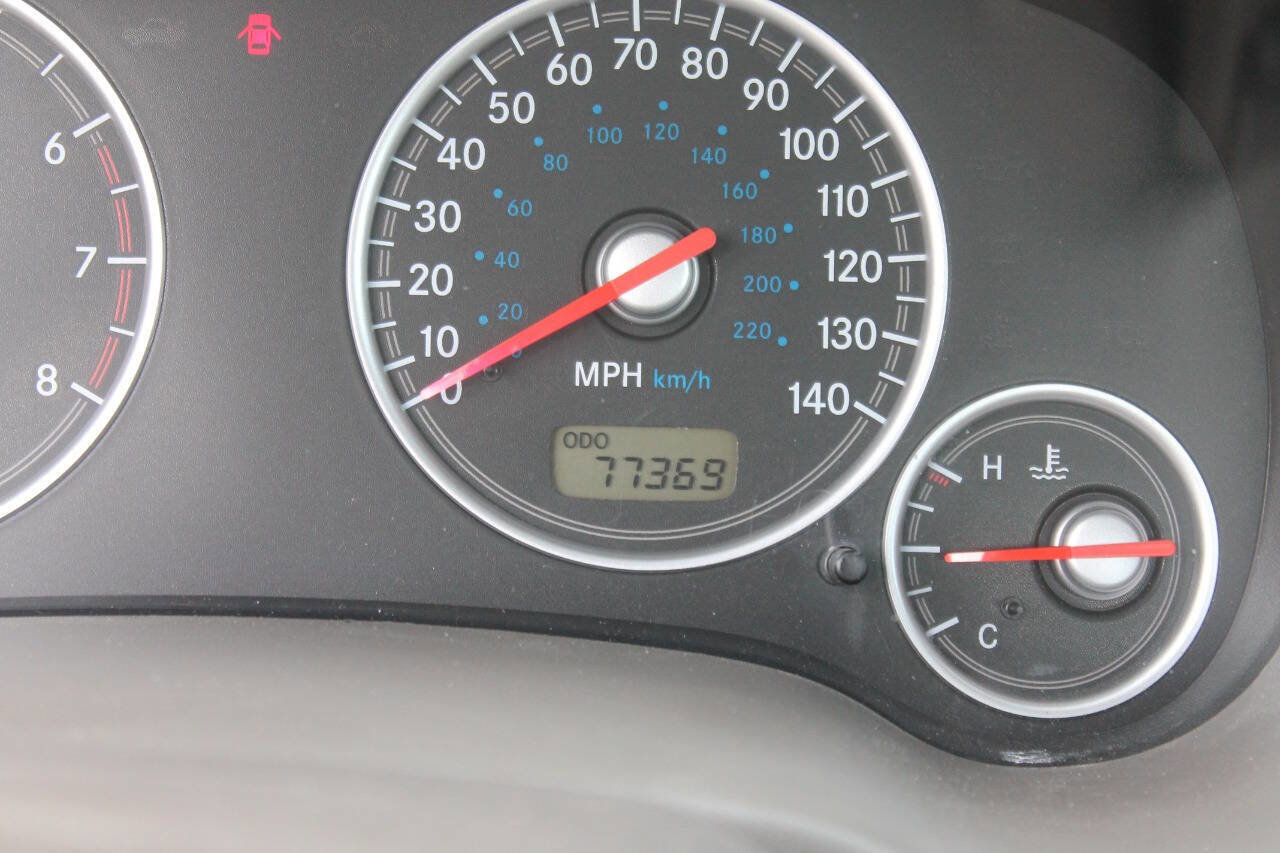 Used 2004 Chrysler Sebring Limited w/ Leather Interior Group FWD image 19