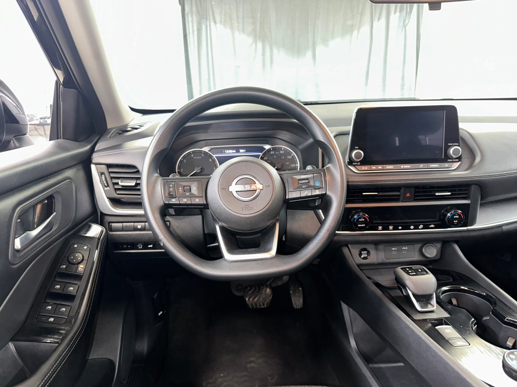 Used 2024 Nissan Rogue SV AWD/4WD image 2