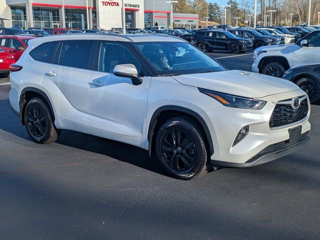 Used 2023 Toyota Highlander XLE video 2