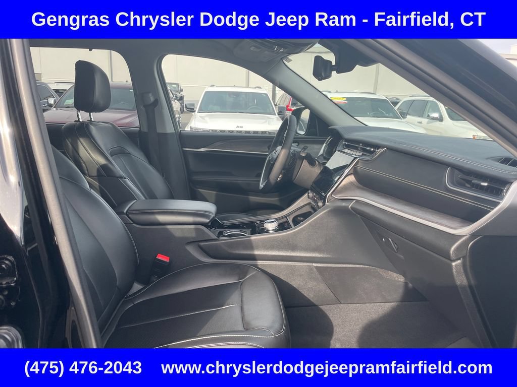 Used 2023 Jeep Grand Cherokee Limited w/ Luxury Tech Group II AWD/4WD image 15