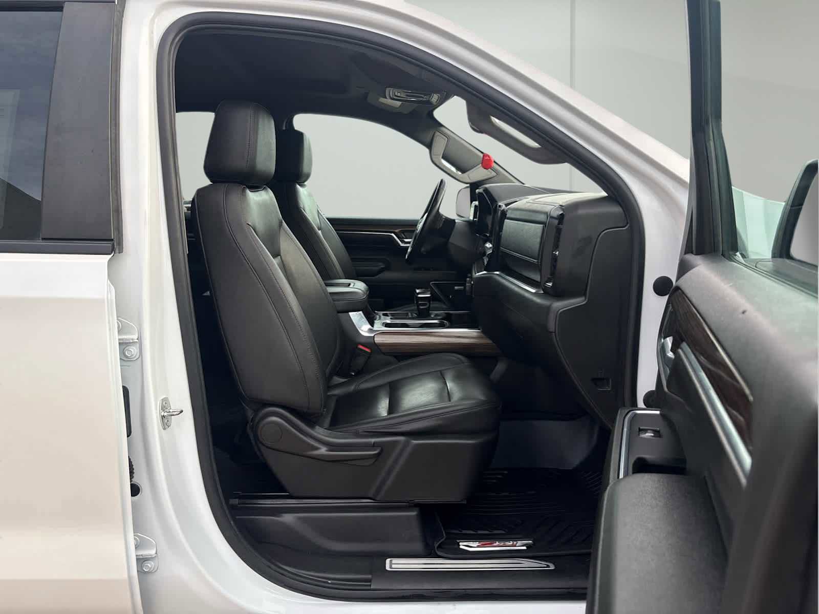 Used 2022 Chevrolet Silverado 1500 LT Trail Boss w/ LT Trail Boss Premium Package AWD/4WD image 16