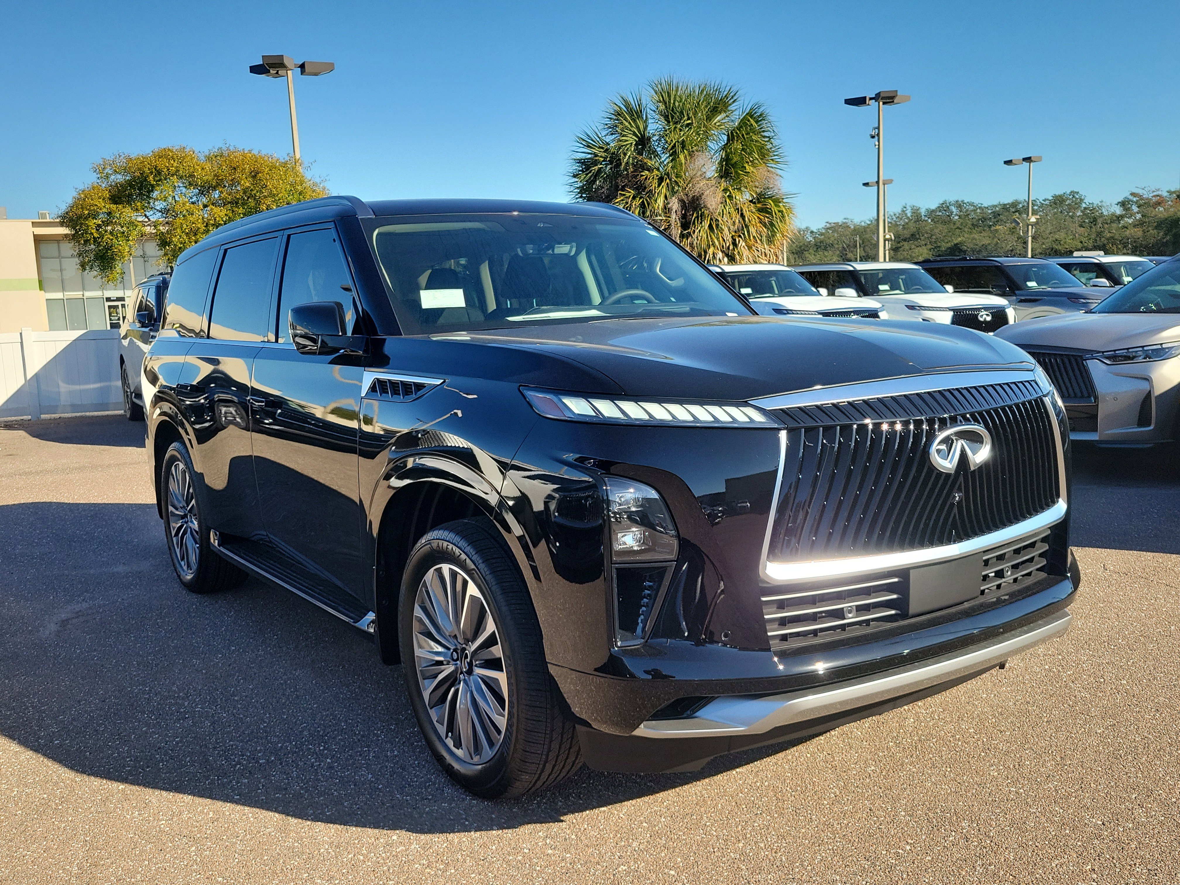 New 2026 INFINITI QX80 Luxe image 2