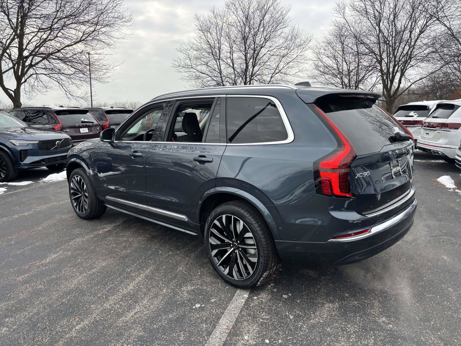 Certified 2026 Volvo XC90 B6 Plus w/ Protection Package Premier AWD/4WD image 5