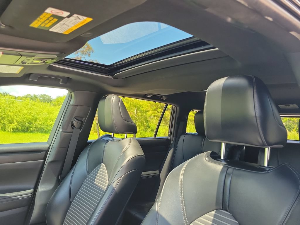 Certified 2021 Toyota Highlander XSE FWD image 21