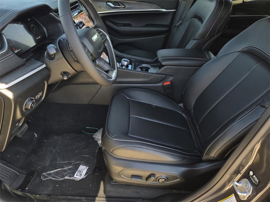 New 2025 Jeep Grand Cherokee Limited image 18