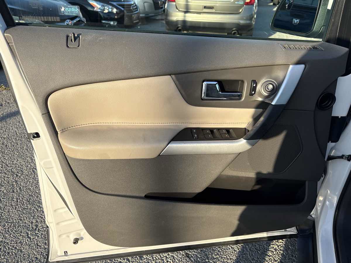 Used 2013 Ford Edge SEL FWD image 18