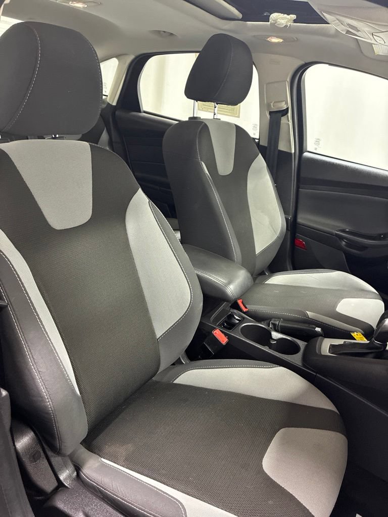Used 2014 Ford Focus SE w/ SE Sport Package FWD image 26