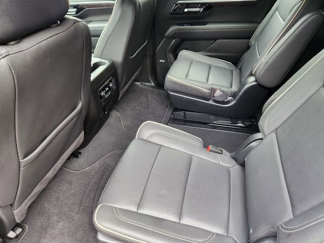 Used 2025 Chevrolet Suburban Premier AWD/4WD image 23
