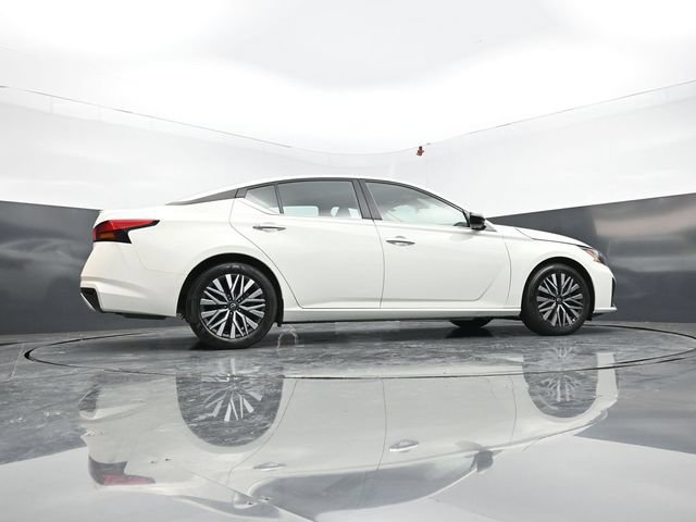 Used 2025 Nissan Altima 2.5 SV FWD image 48