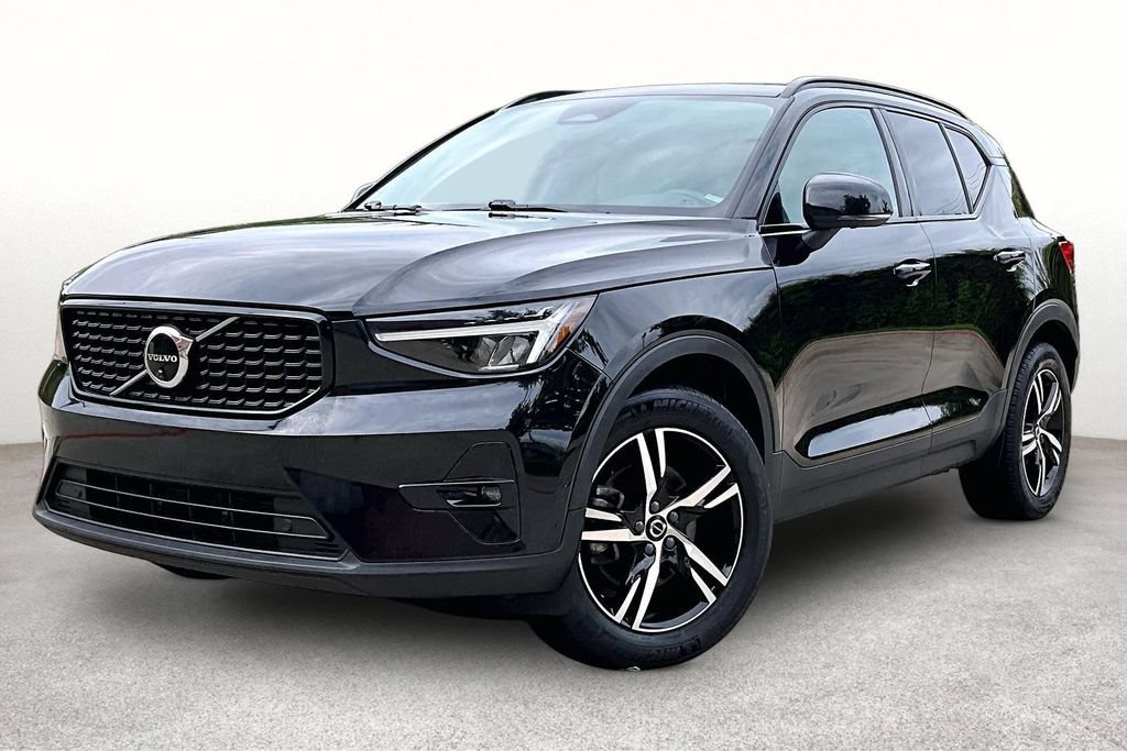 Certified 2023 Volvo XC40 B5 Plus w/ Driver Assist Package AWD/4WD image 14