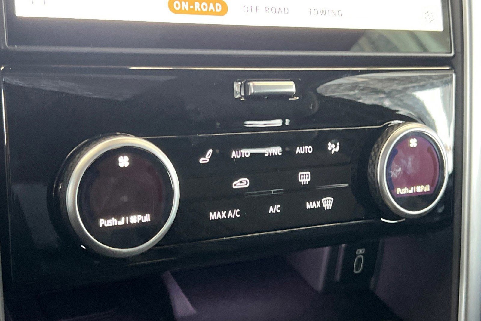 New 2026 Land Rover Discovery Limited Edition AWD/4WD image 16