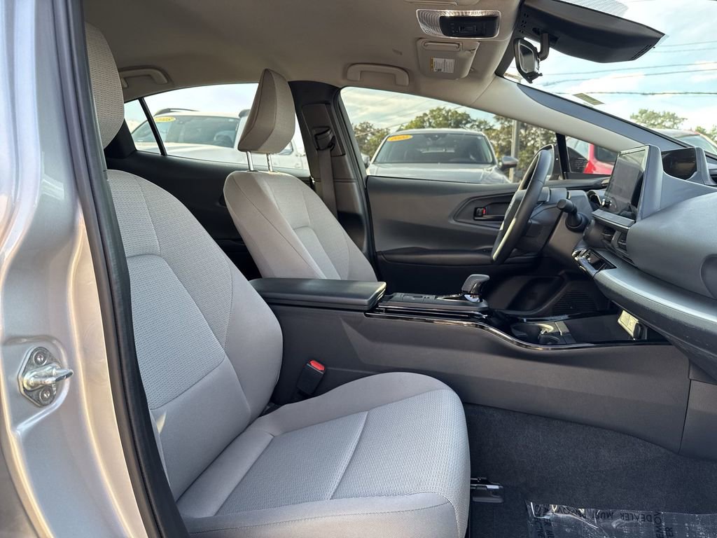 Used 2024 Toyota Prius LE FWD image 8
