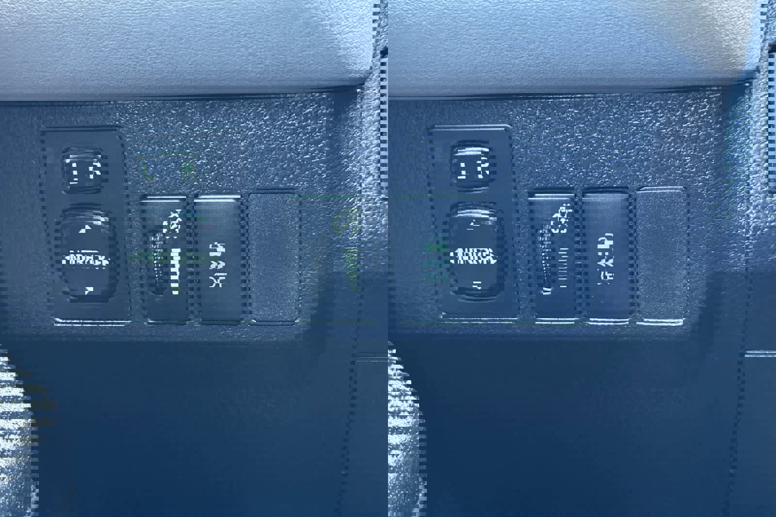 Used 2015 Toyota RAV4 XLE image 28