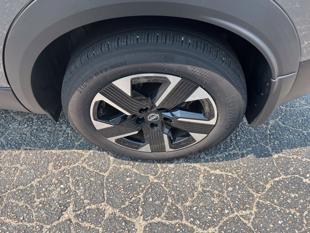 Used 2025 Nissan Kicks SV AWD/4WD image 42