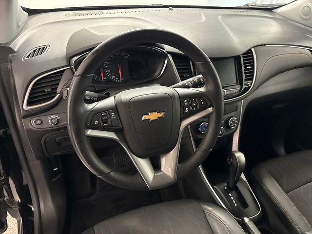 Used 2022 Chevrolet Trax LT w/ LT Convenience Package image 14