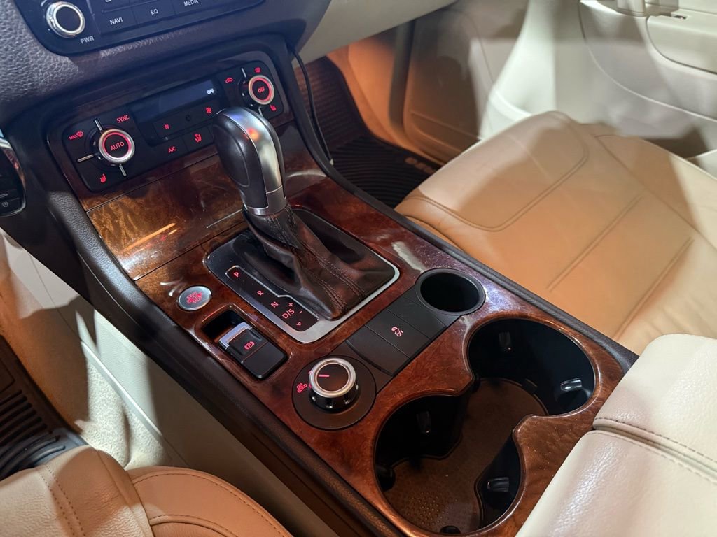 Used 2014 Volkswagen Touareg TDI image 21