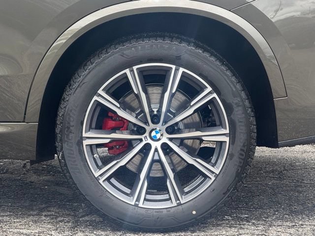 New 2026 BMW X5 xDrive40i w/ M Sport Package AWD/4WD image 3