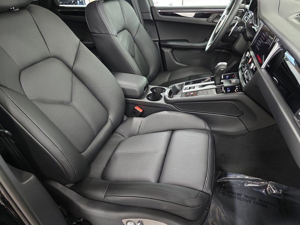 Certified 2026 Porsche Macan AWD/4WD image 27