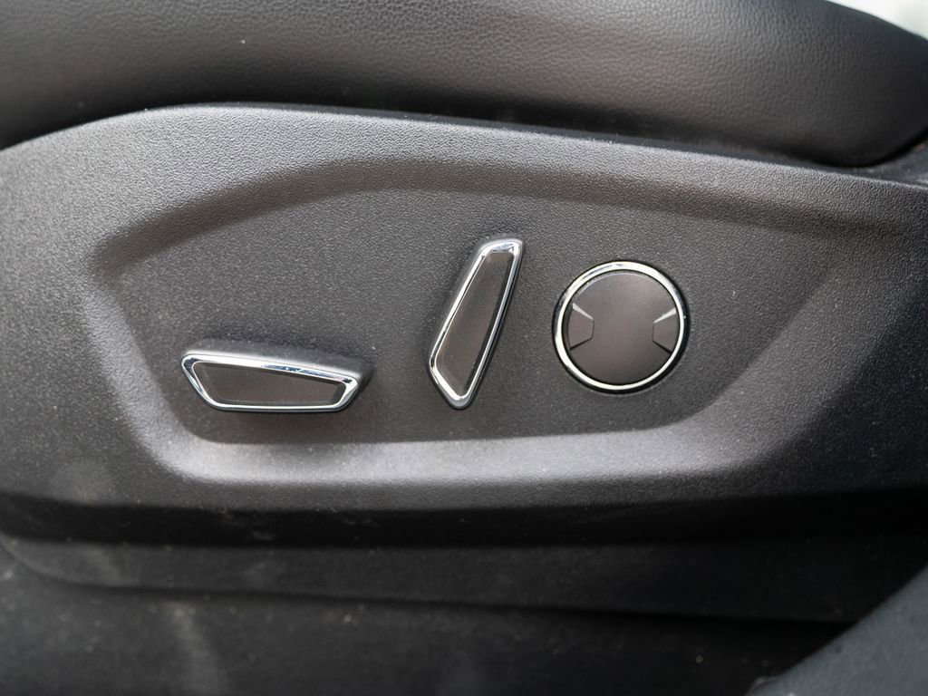Used 2019 Ford Edge Titanium w/ Equipment Group 301A AWD/4WD image 23
