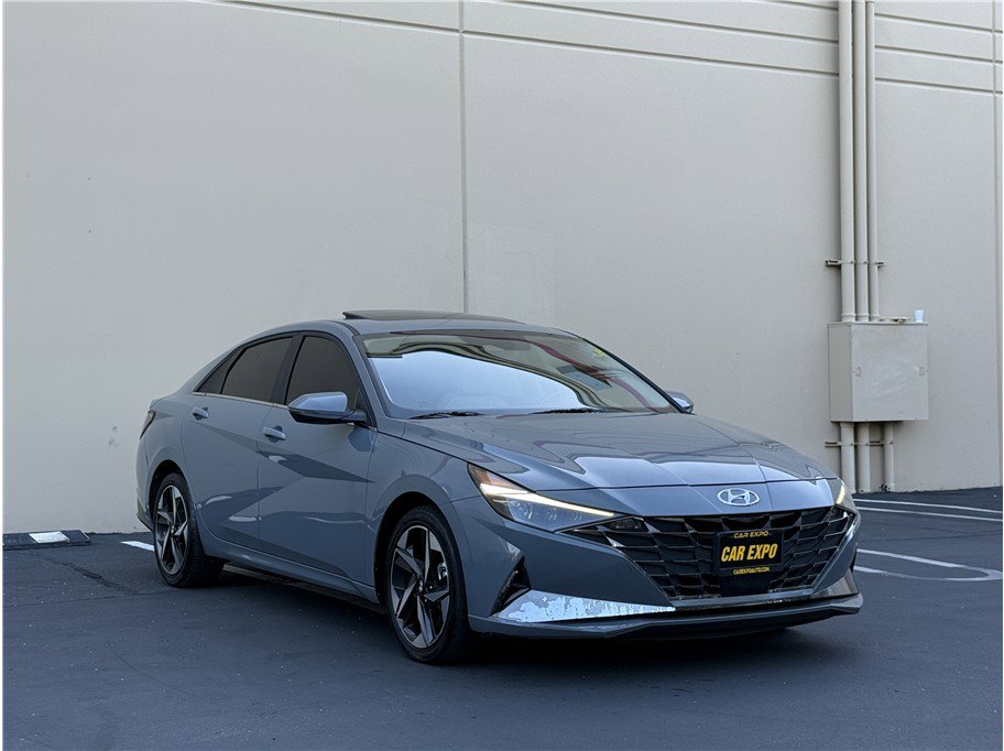 Used 2022 Hyundai Elantra Limited w/ Preferred Accessory Package image 3
