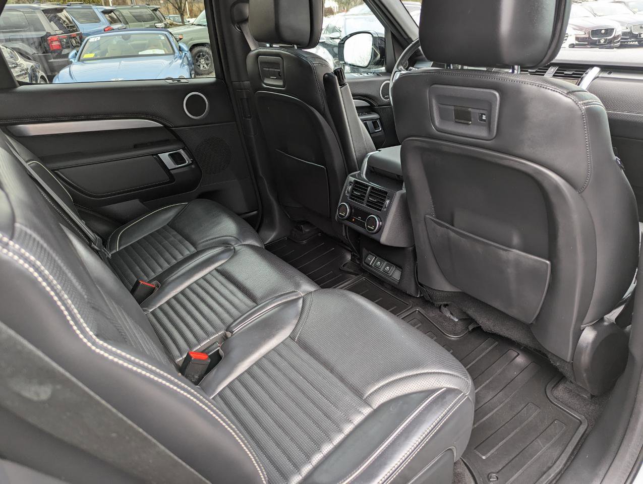 Used 2023 Land Rover Discovery S R-Dynamic image 31