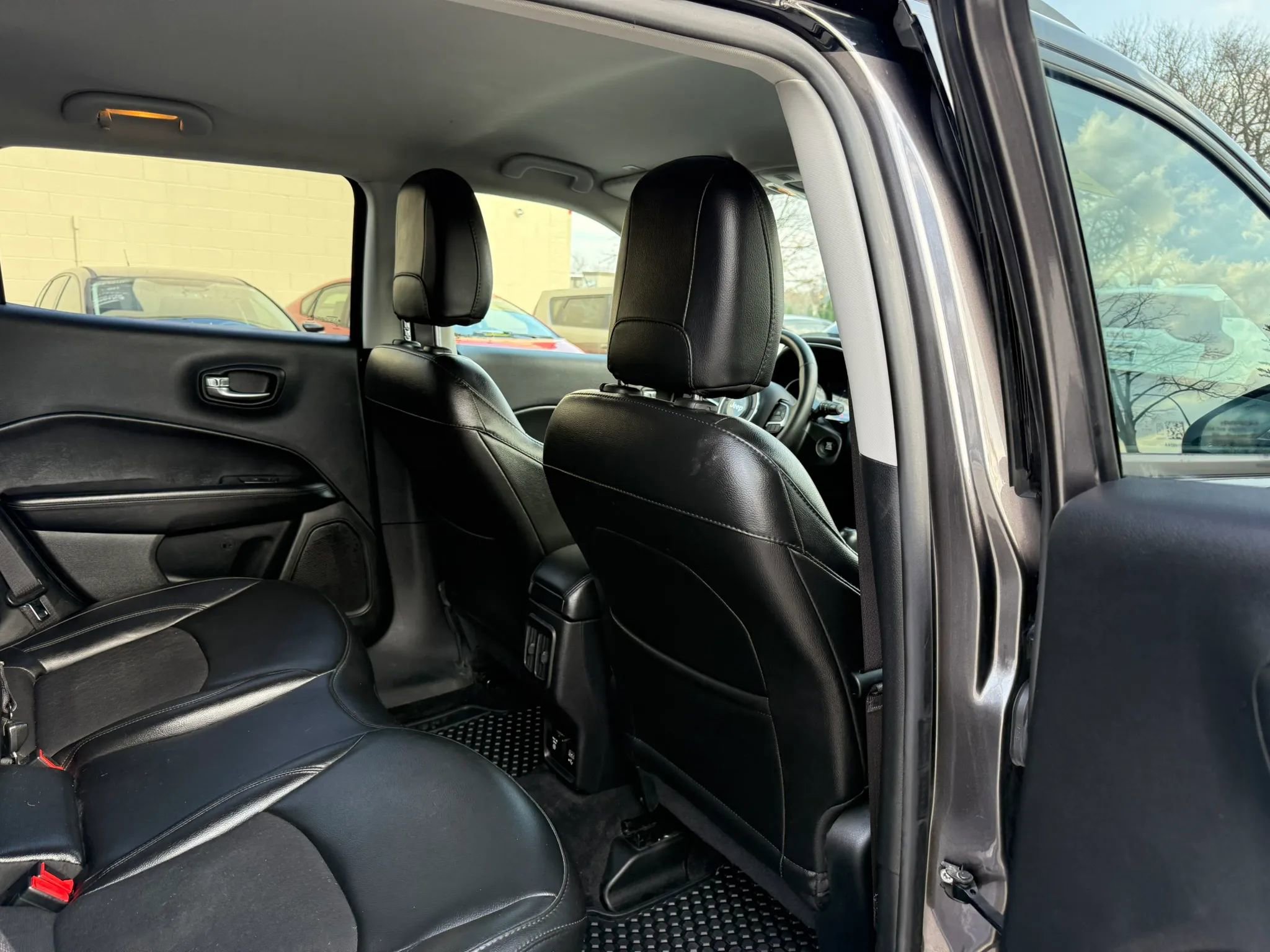 Used 2019 Jeep Compass Latitude image 16