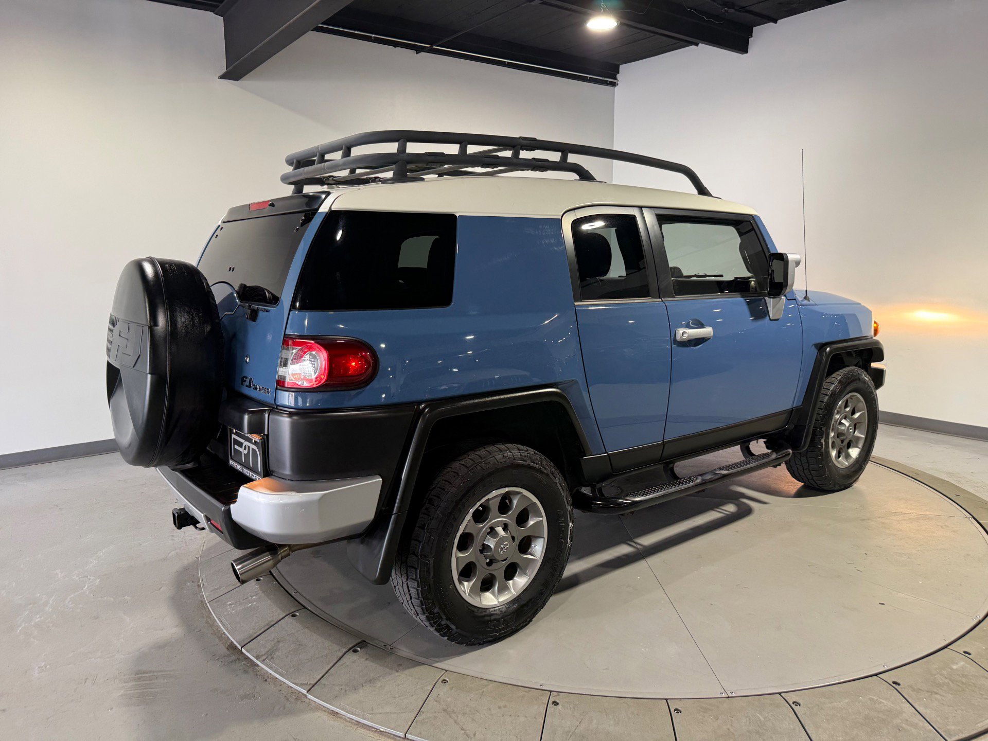 Used 2013 Toyota FJ Cruiser 4WD w/ Convenience Pkg image 11