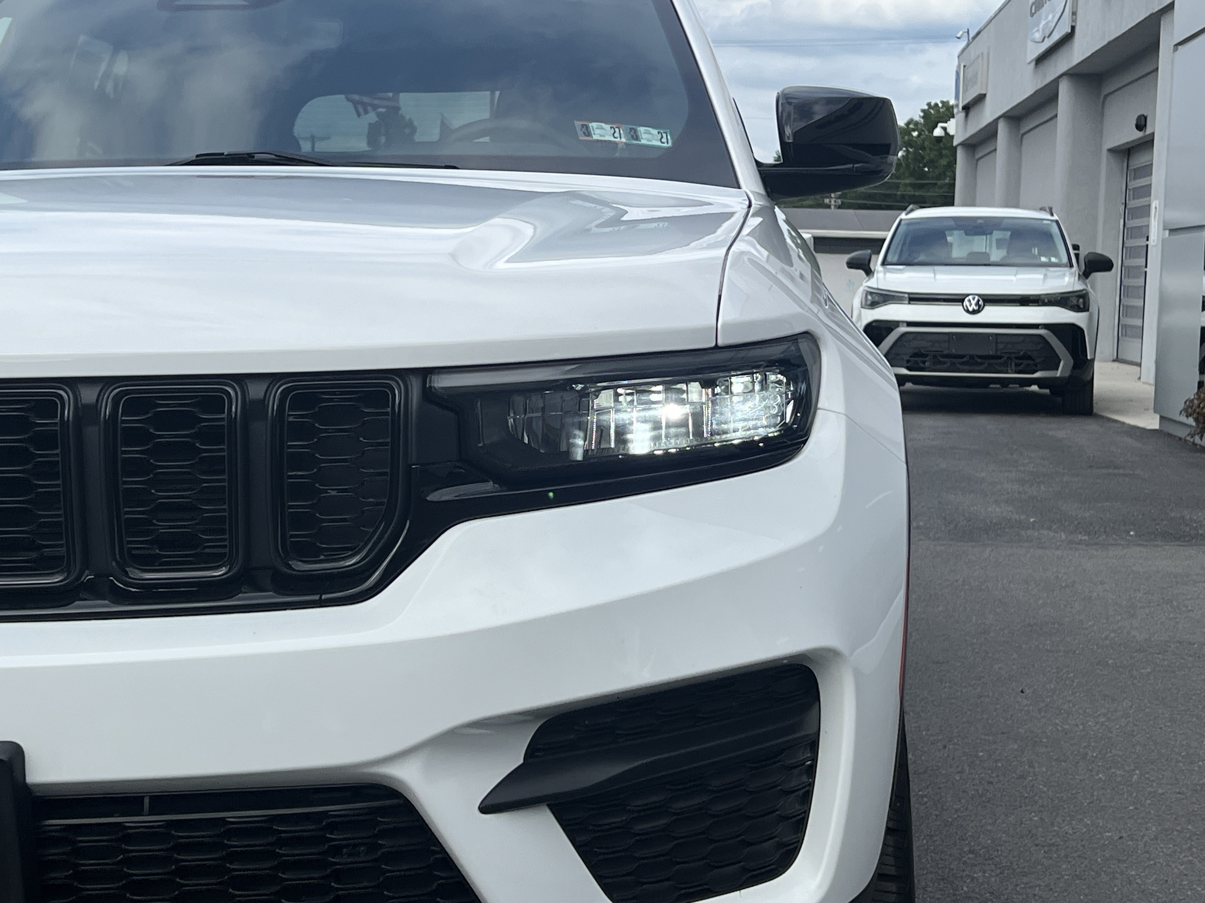 Used 2023 Jeep Grand Cherokee Altitude AWD/4WD image 10