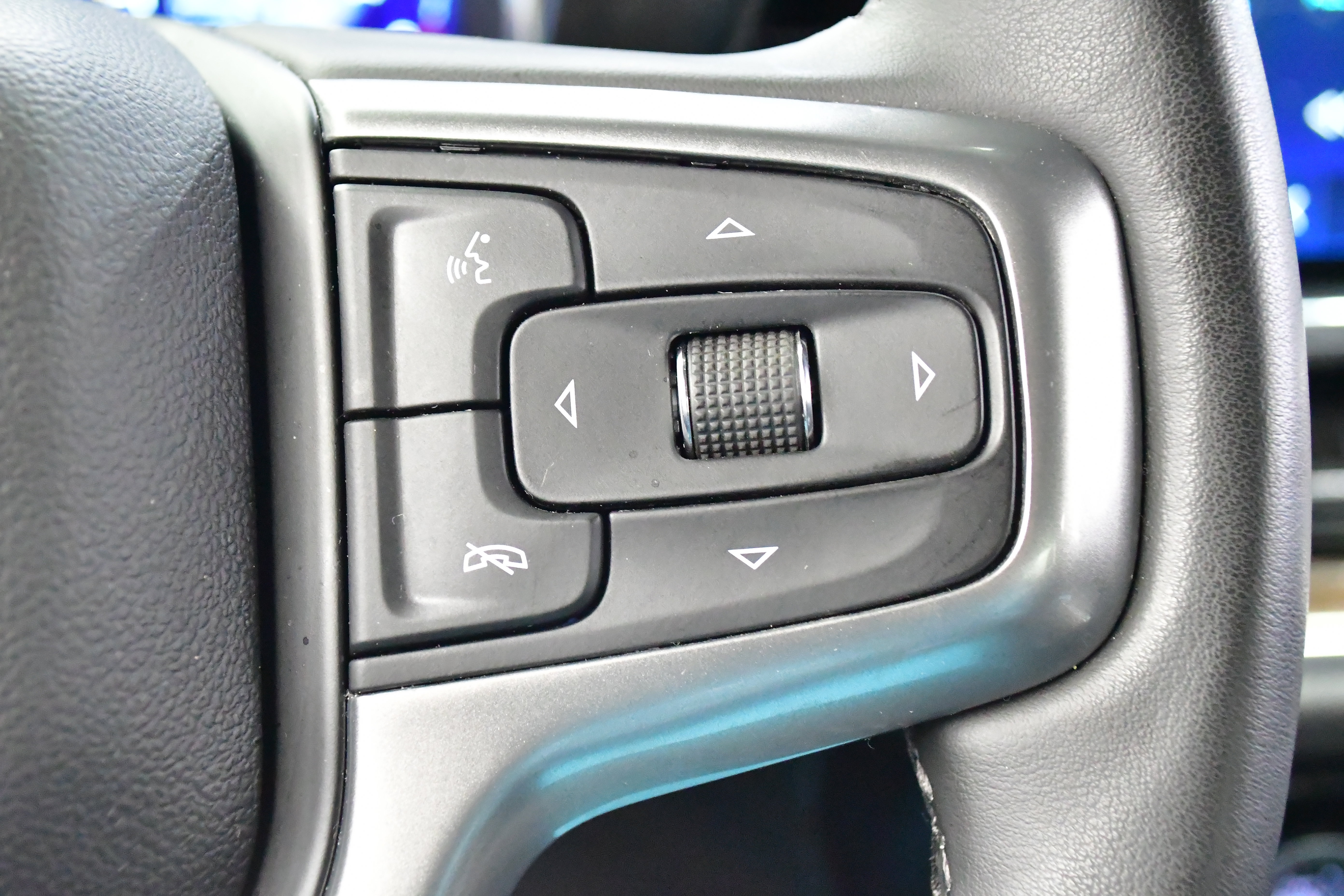 Used 2024 Chevrolet Silverado 1500 LT AWD/4WD image 23