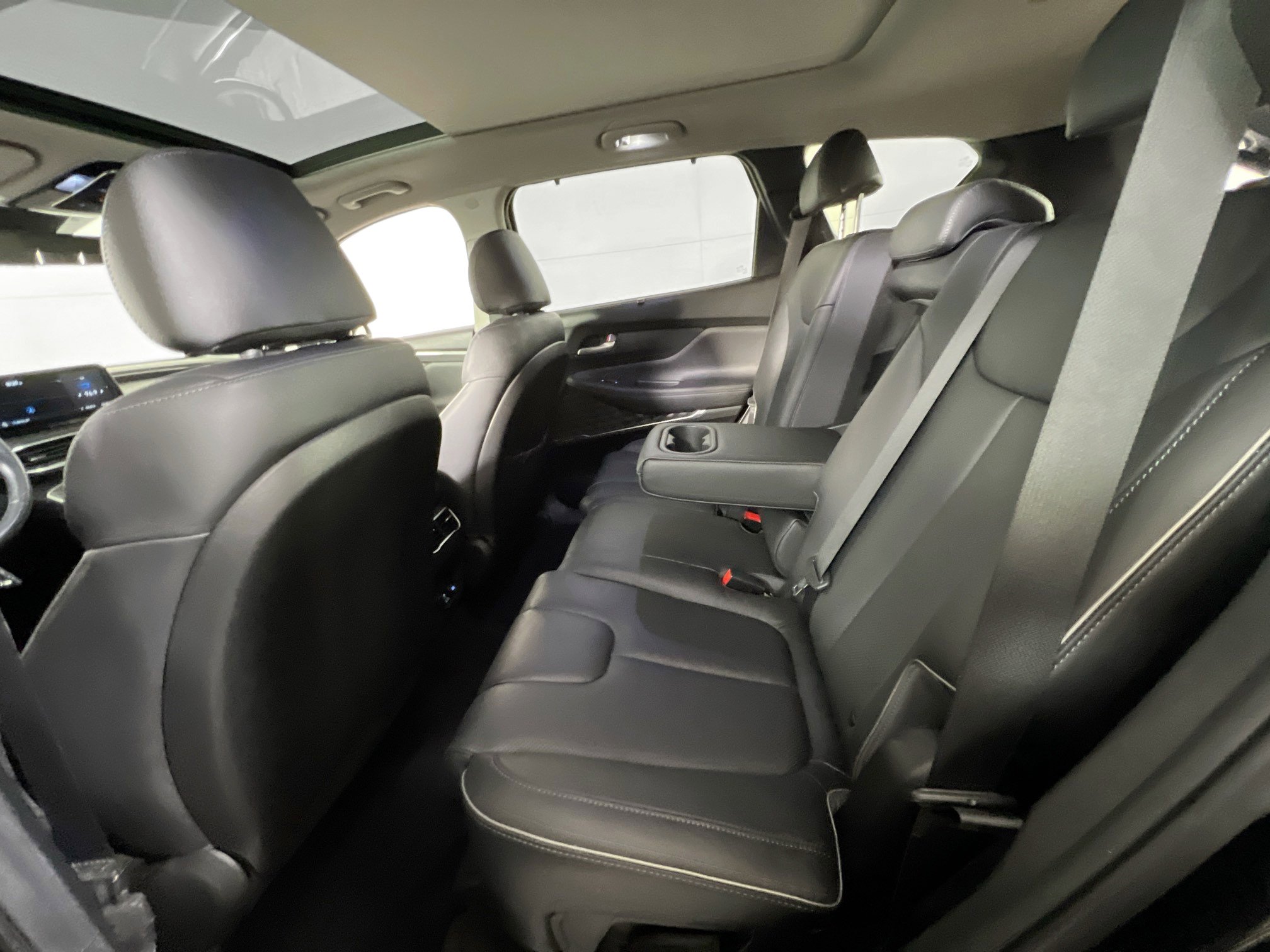 Used 2022 Hyundai Santa Fe Limited w/ Cargo Package image 26