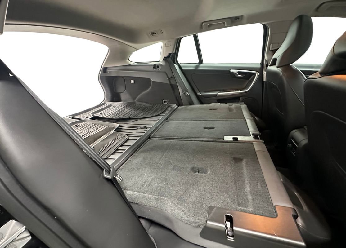 Used 2017 Volvo V60 T5 Platinum w/ Climate Package image 16