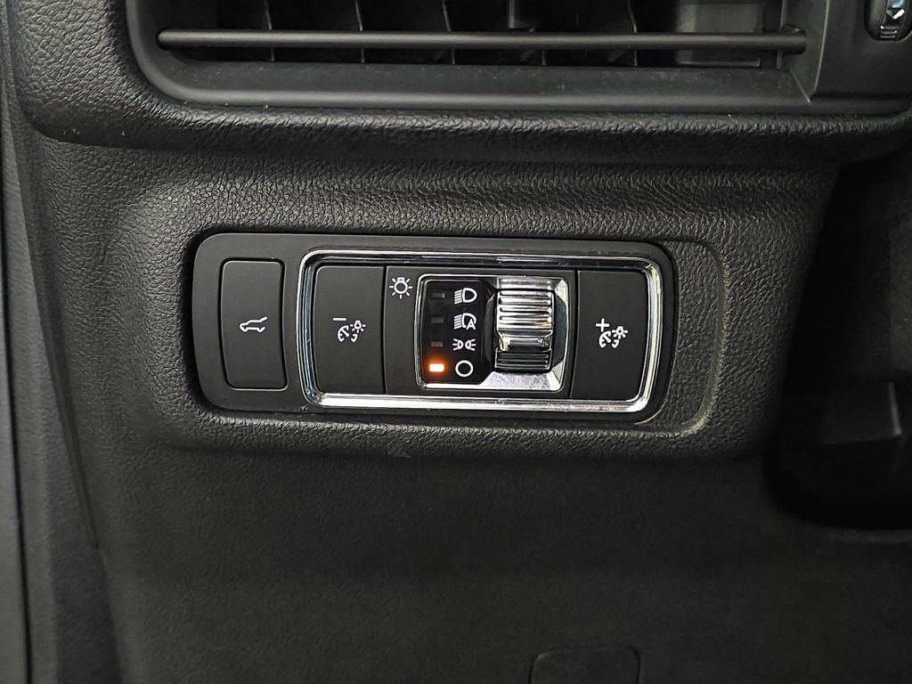 Used 2020 Lincoln Corsair AWD w/ Premium Package image 23