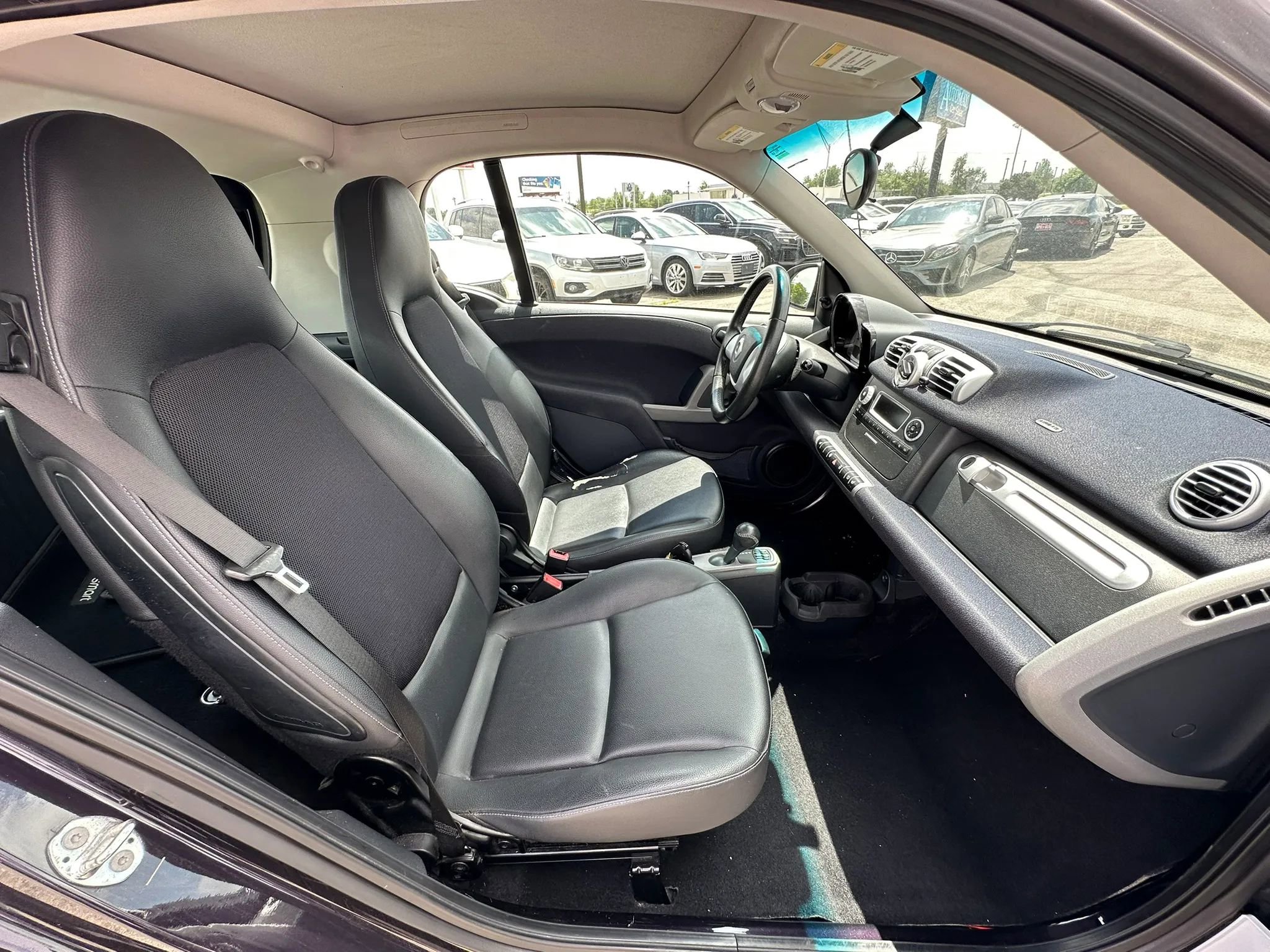 Used 2015 smart fortwo pure RWD image 13