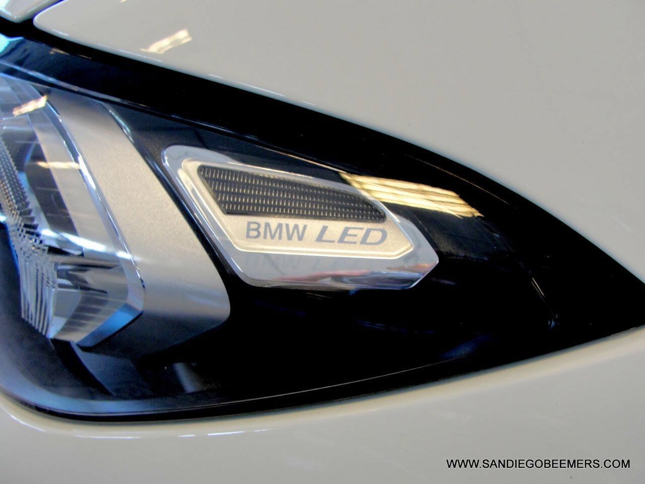 Used 2023 BMW 330i Sedan w/ M Sport Package RWD image 4
