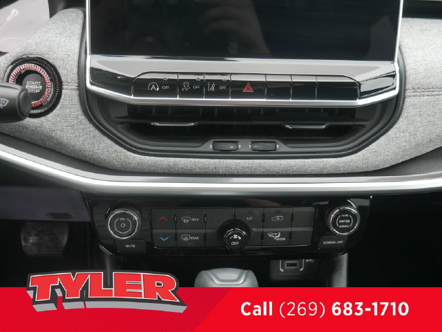Used 2023 Jeep Compass Latitude AWD/4WD image 31