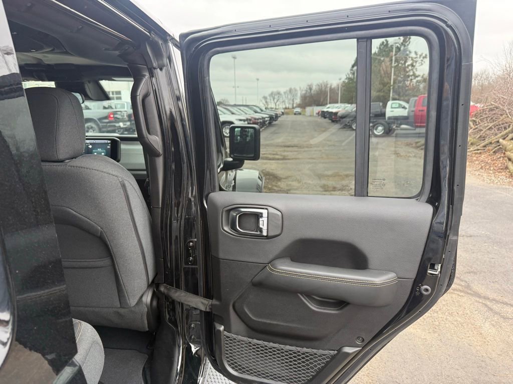 Used 2025 Jeep Wrangler Unlimited Sahara image 44